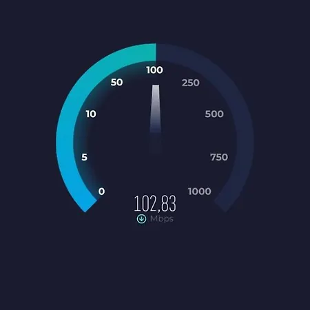 With A Mountain View דירה *