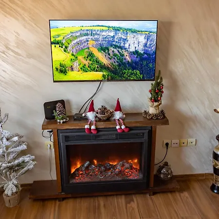 With A Mountain View * בנסקו