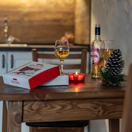 With A Mountain View דירה